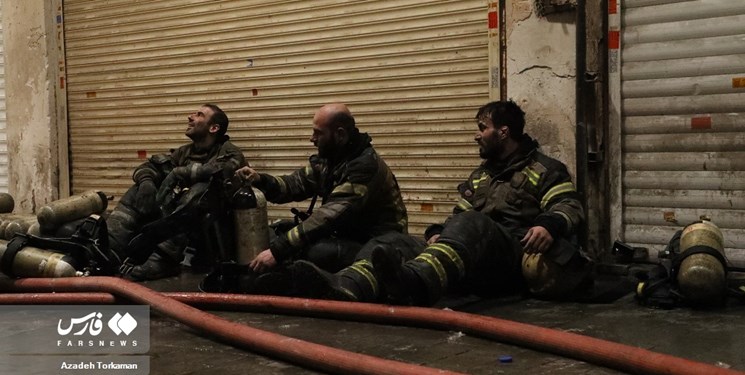 اطفاء کامل حریق بازار تهران با دو مصدوم سطحی