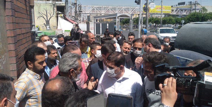 بازدید سرزده مخبر از بازارچه‎‌های اسلامشهر و پیگیری تلفنی برای تامین روغن تا امشب