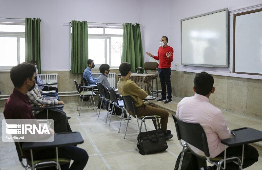 افزایش ۱ میلیون و ۷۰۰ هزار تا ۵ میلیون تومانی حقوق معلمان از شهریور امسال