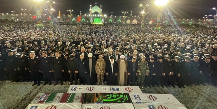 شهدای حرم بر دستان مردم به پابوس حضرت رضا(ع) رفتند