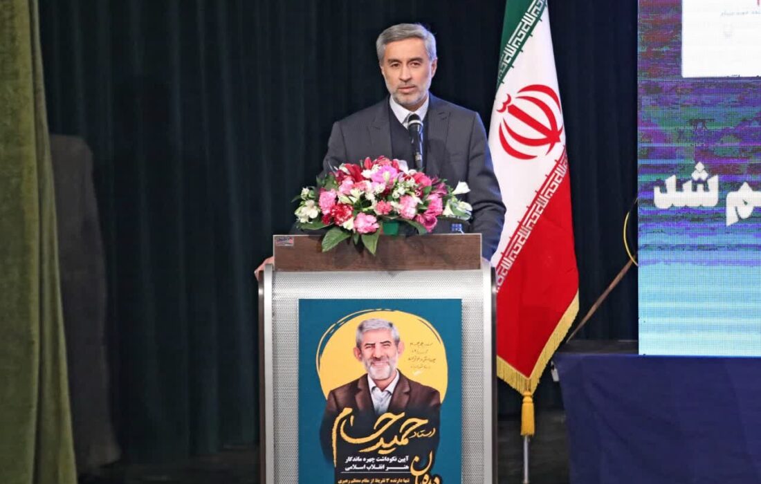 تجلیل از دیده بان بیدارهور العظیم ادبیات دفاع مقدس ،استادحسام/تجلیل از چهره خالق ماندگار وافتخار همدانی تقدیر از خانواده شهداست