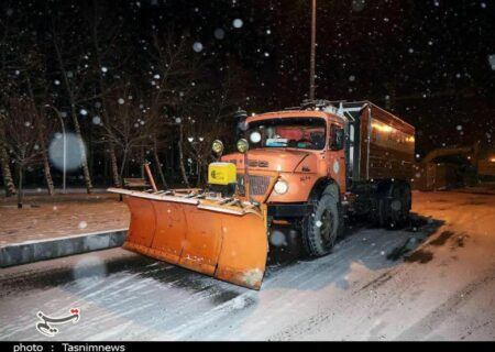 فعالیت ۱۵۰ دستگاه برفروب و ۵۰۰نیروی خدمات شهری در پاکسازی معابر همدان