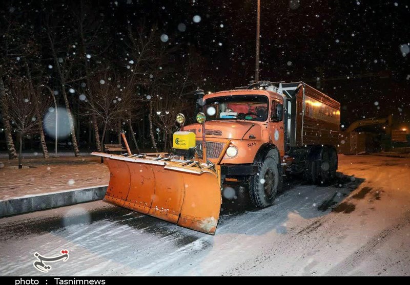 فعالیت ۱۵۰ دستگاه برفروب و ۵۰۰نیروی خدمات شهری در پاکسازی معابر همدان
