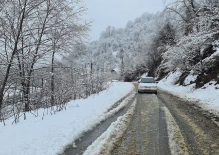 برف و باران در جاده‌‌های ۱۷ استان/ ۱۱ جاده به دلیل شرایط نامساعد جوی مسدود است