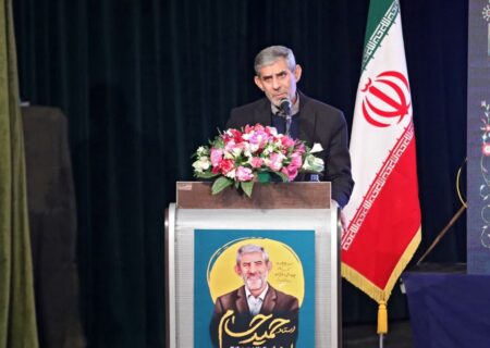 واقعیت دیروز را به نسل امروز تشنه شنیدن هستند، منتقل کنیم