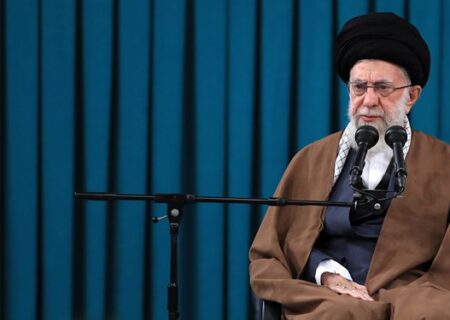 جمعی از کارگران با رهبر انقلاب دیدار کردند