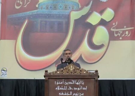 حضور مردم در روزقدس درس بزرگی به مستکبران جهان/باوحدت و انسجام در مقابل توطئه دشمن خواهیم ایستاد