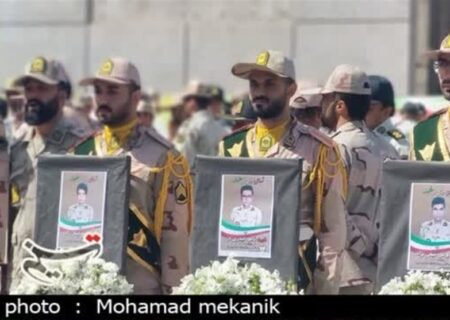 آخرین زیارت شهدای حمله تروریستی سراوان در حرم امام رضا(ع)