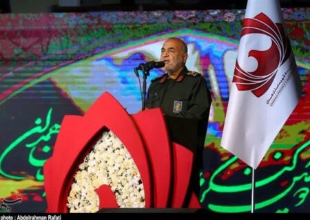 شهدا گلچینی از انتخاب خدا هستند/آنچه ما را از بحران نجات داد شهادت بود