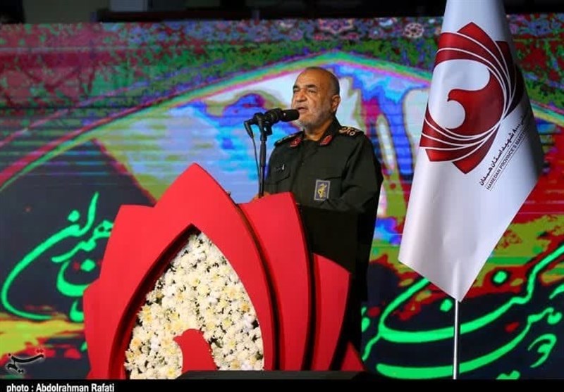 شهدا گلچینی از انتخاب خدا هستند/آنچه ما را از بحران نجات داد شهادت بود