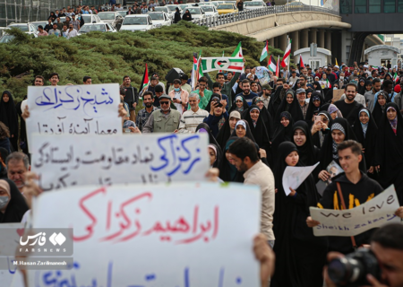 حضور پرشور مردم برای استقبال از شیخ زکزاکی در فرودگاه امام + عکس و فیلم