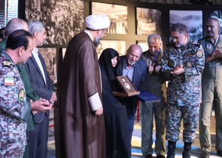 تجلیل از خانواده شهیدان شاه‌حسینی، آبکار، رنجبران و یوسفی‌صفت