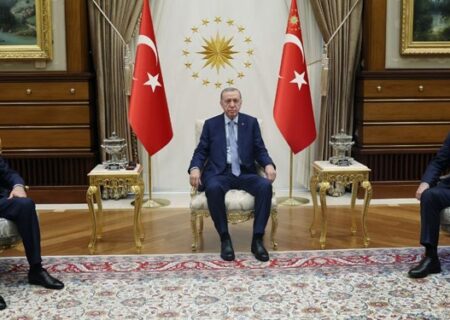 در قطع روابط با صهیونیست‌ها ذره‌ای تردید نکنید