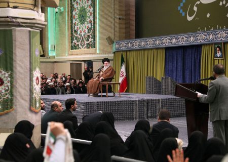 ملت ایران هرکس که مزدوری آمریکا را کند،لگدمال خواهد کرد