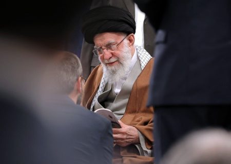 دیدار شاعران و اهالی فرهنگ و ادب فارسی با رهبر انقلاب