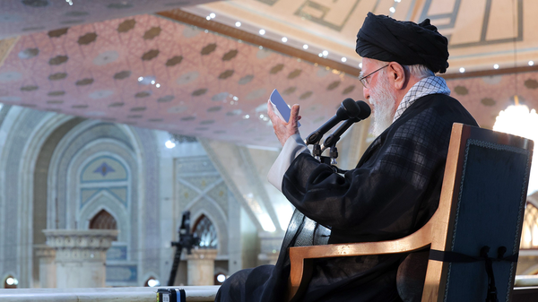 تناقض معاندین درباره رهبری؛ از القای تسلیم تا ادعای تخریب مذاکرات