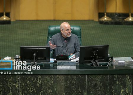 ملت ایران استبدادپذیر نیست