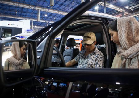 بلاتکلیفی خریداران خودرو / علت خلف وعده خودروسازان چیست؟