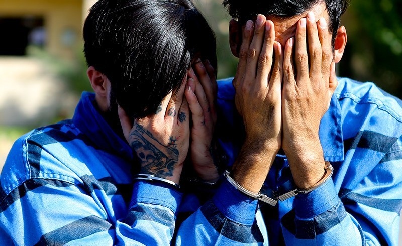 انهدام باند بزرگ توزیع و فروش سلاح در تهران/ کشف بیش از ۱۰۰ قبضه کلت کمری و سلاح گرم