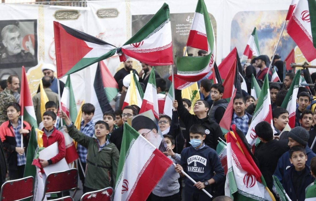 دانشآموزان پای کار انقلاب و نظام