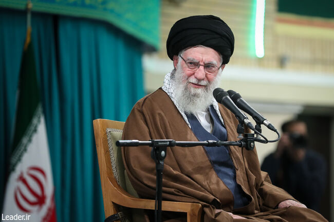 زن، کارگزار خانه نیست، مدیر است