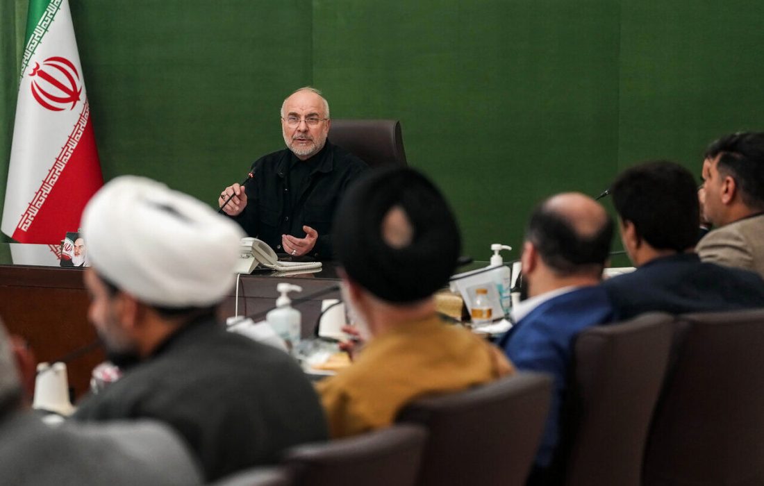 مقابله با دشمن در جنگ اقتصادی برعهده ما مسئولان است