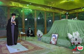 حضور امام خامنه‌ای در مرقد بنیانگذار انقلاب اسلامی